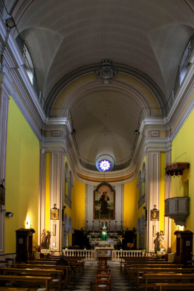 Interni della chiesa di San Giuseppe Calansazio a Finale Ligure