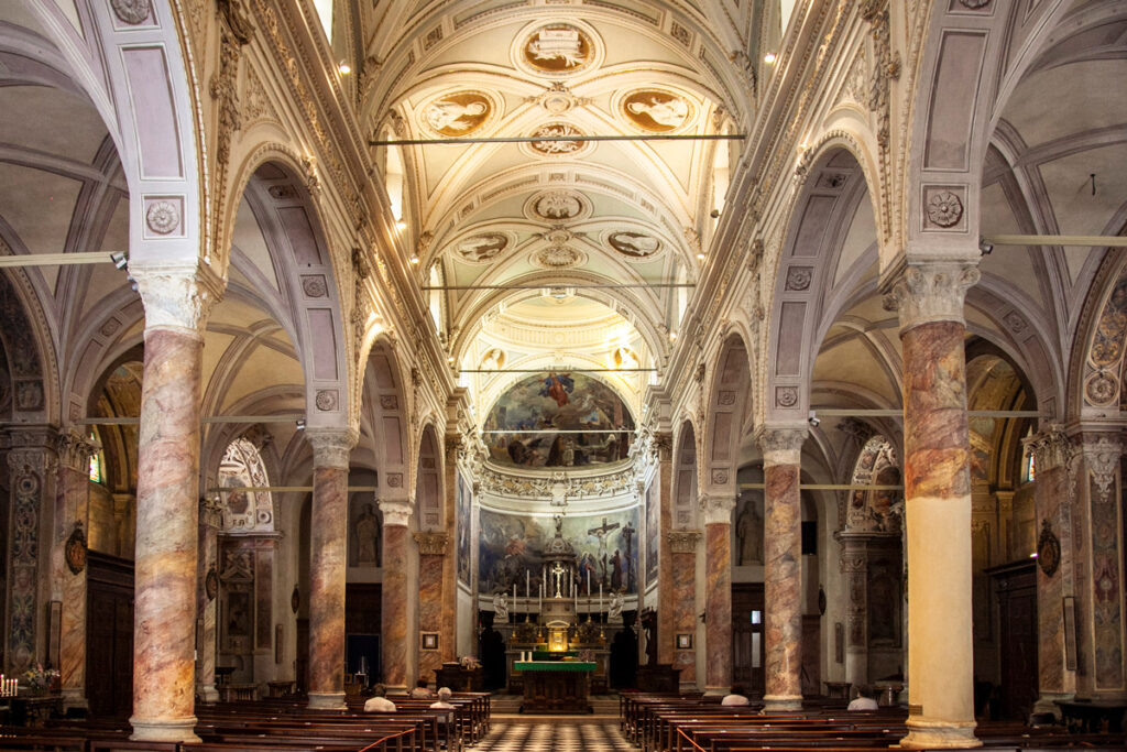 Navate interne della chiesa di San Martino a Tirano