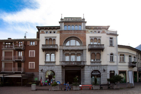 Palazzo Perego - ex ditta di autotrasporti
