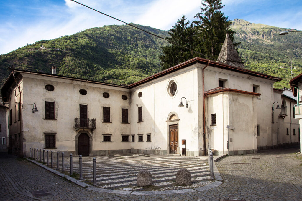 Palazzo Pievani adiacente alla chiesa di San Giacomo