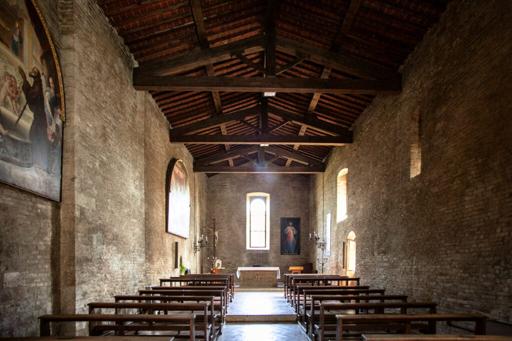 Aula interna della chiesa di San Bartolo