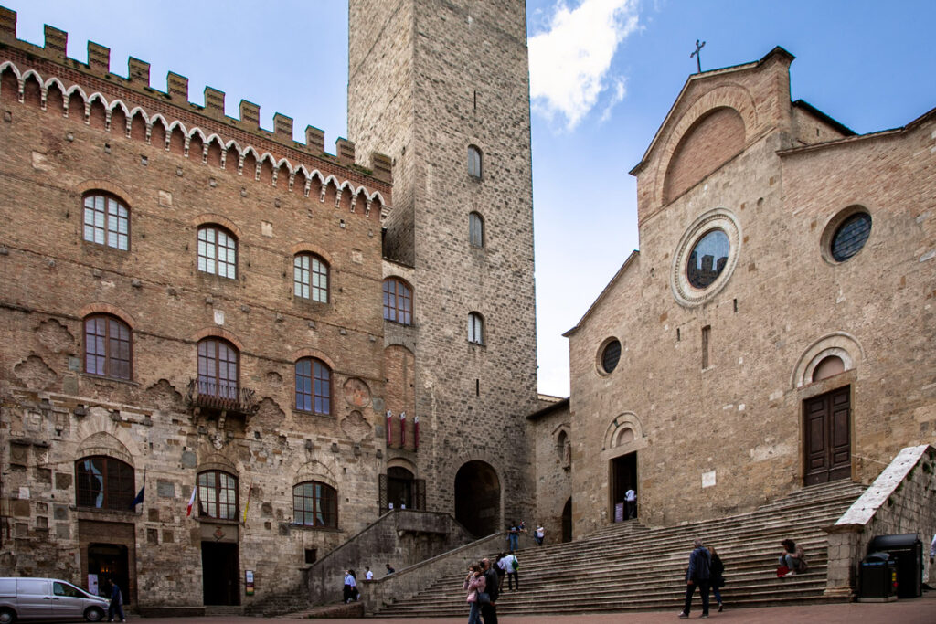 Palazzo Comunale - Torre Grossa e Facciata del duomo di San Gimignano