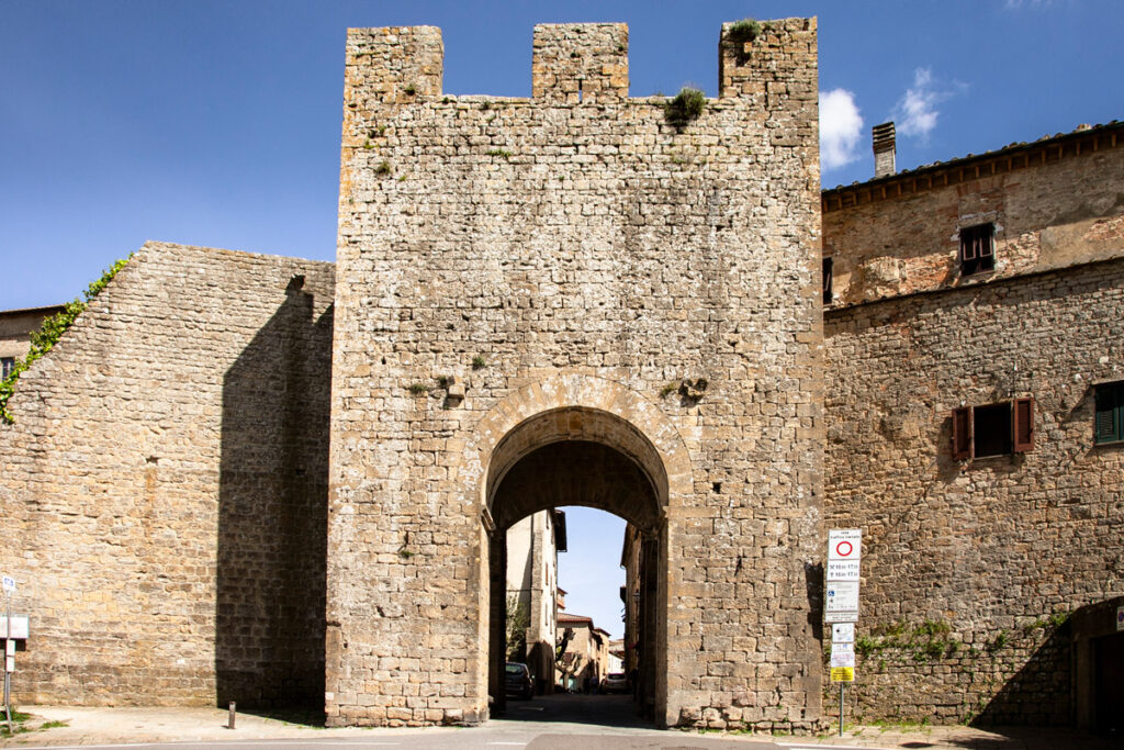 Porta San Francesco - Accesso sulle mura di Volterra
