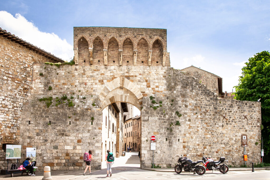 Porta San Matteo sulle mura medievali di San Gimignano