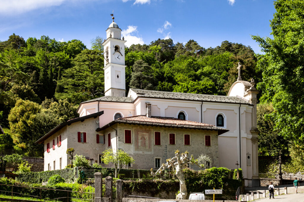 Chiesa dei Santi Lorenzo e Agnese a Loveno - Menaggio
