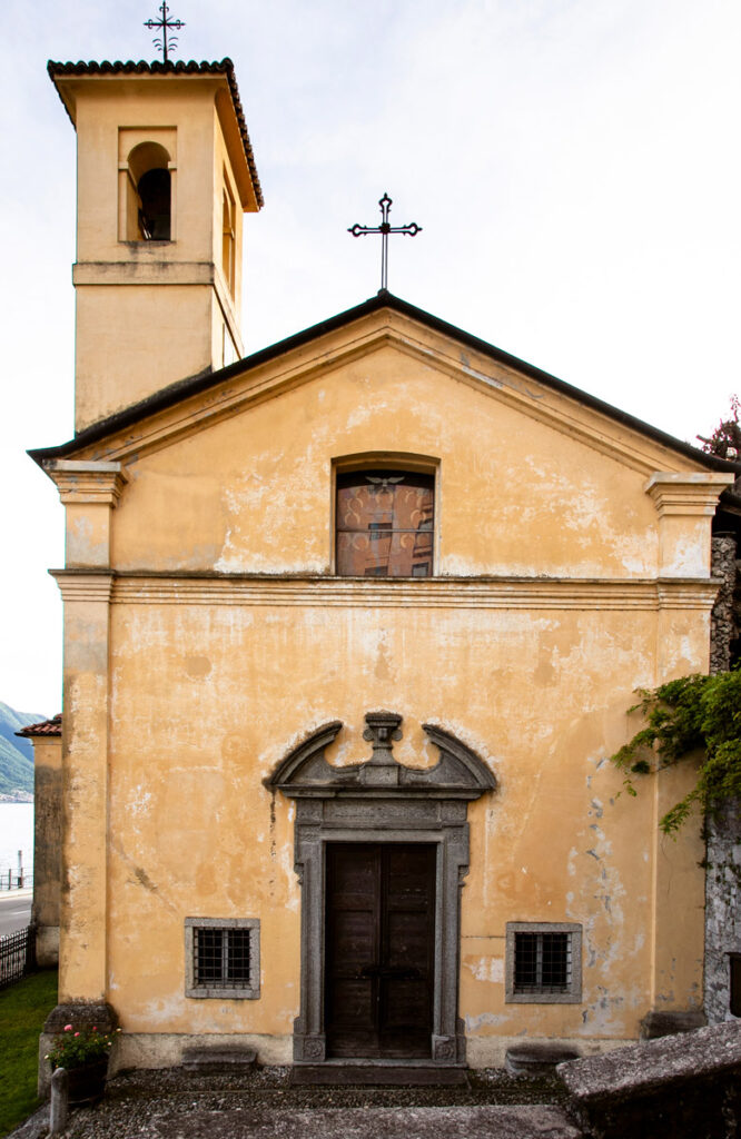 Facciata della chiesa di San Bartolomeo a Tremezzo