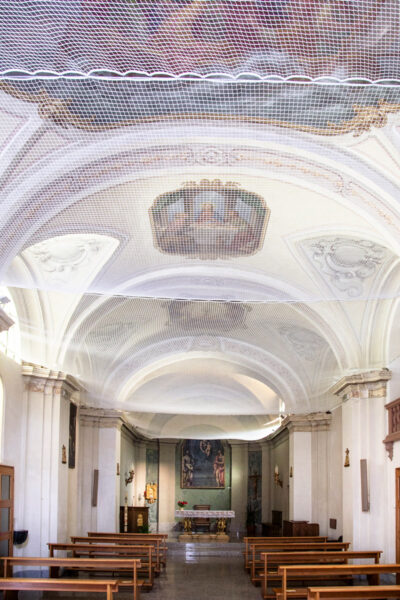 Interni della chiesa dei Santi Bartolomeo e Nicola