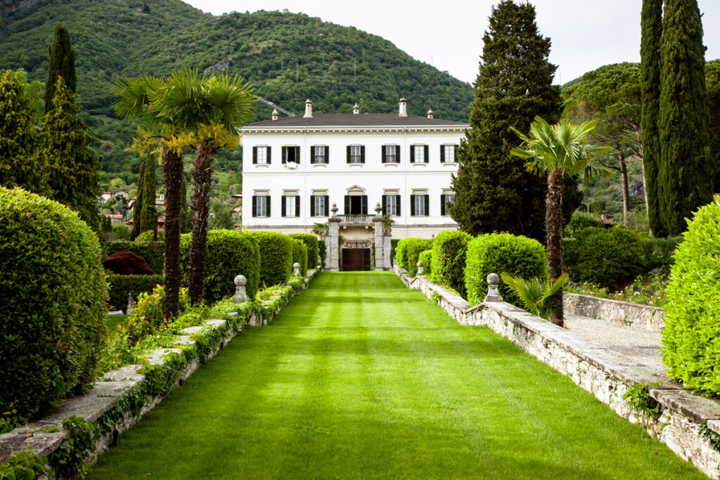 Villa Carlia o villa Albertoni Pirelli e il suo lungo parco