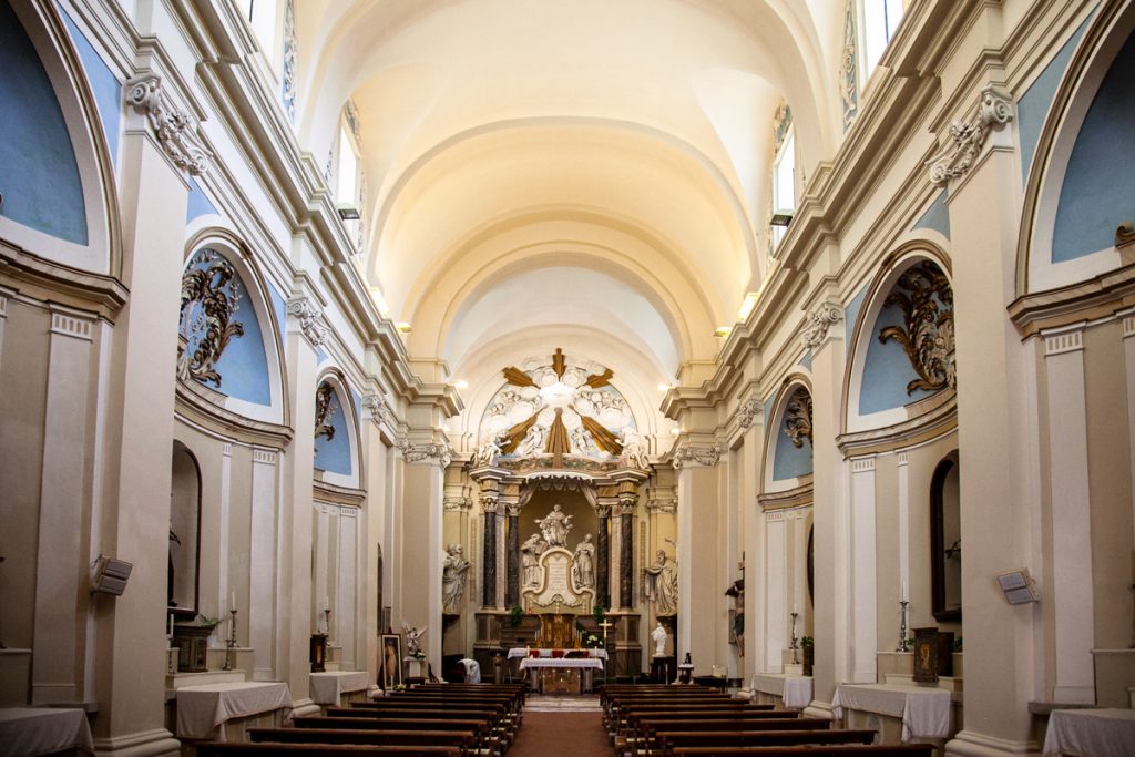 Interni della chiesa di San Francesco a Civitella del Tronto