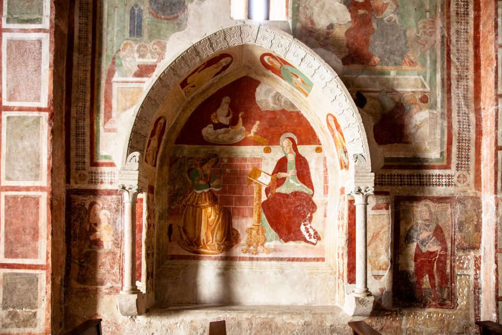 Affreschi nella chiesa templare di Santa Maria ad Cryptas