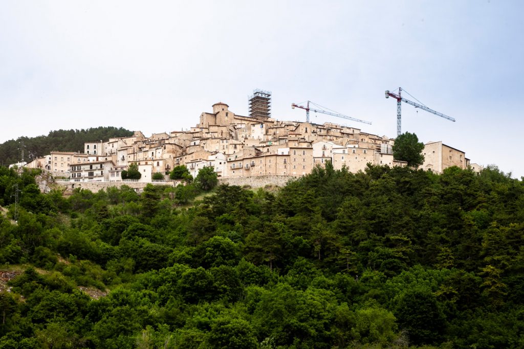 Borgo storico di Castel del Monte - Dal Rione Ricetto al resto del centro