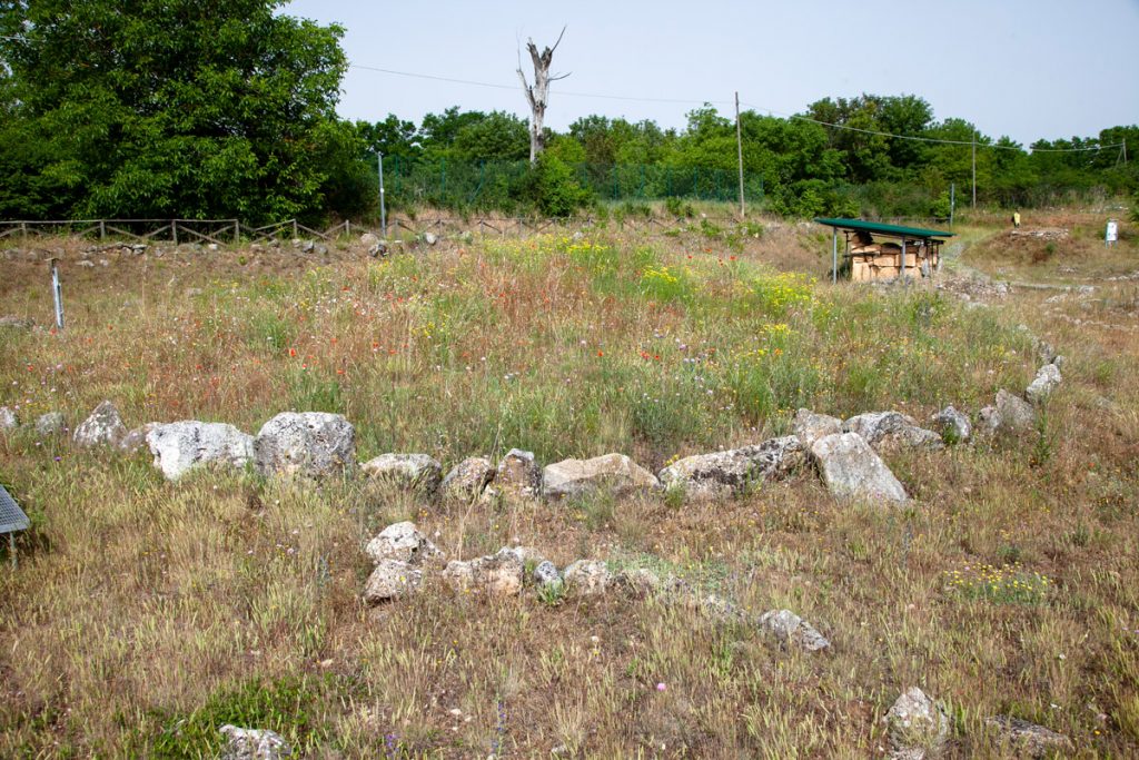 Necropoli di Fossa e i suoi tumuli