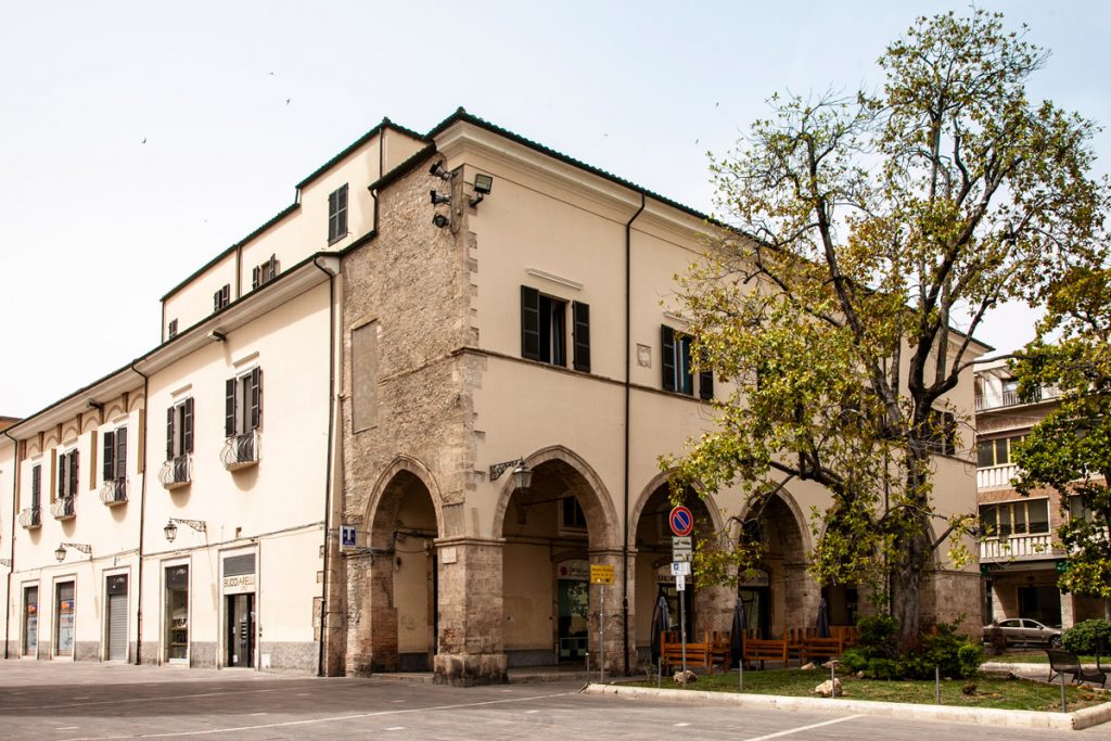 Palazzo Vescovile di Teramo da piazza Orsini