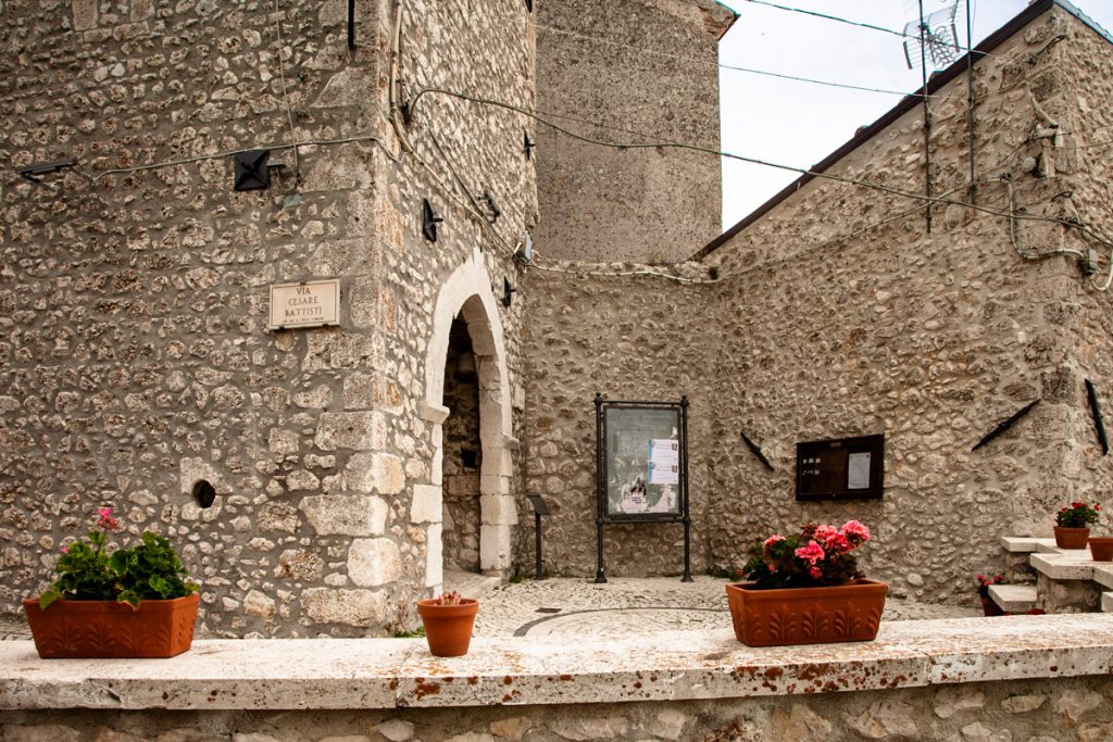 Porta Sant'Ubaldo - Castel del Monte in Abruzzo
