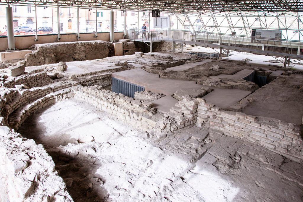 Resti della Basilica Medioevale di Teramo negli scavi di piazza Sant'Anna