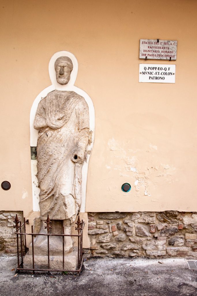 Statua del I secolo avanti Cristo raffigurante un dignitario romano - Teramo