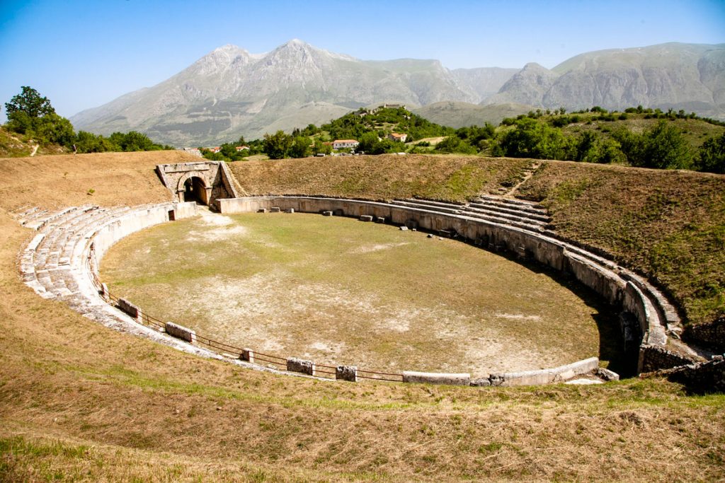 Anfiteatro romano di Alba Fucens