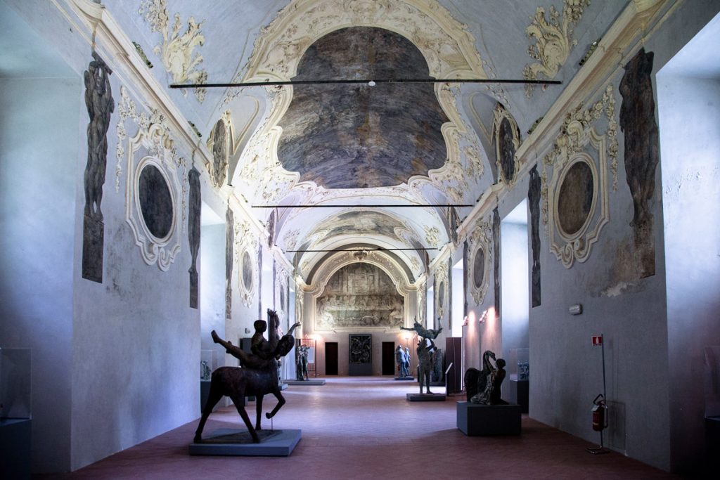 Ex Refettorio dell'Abbazia con affreschi e statue
