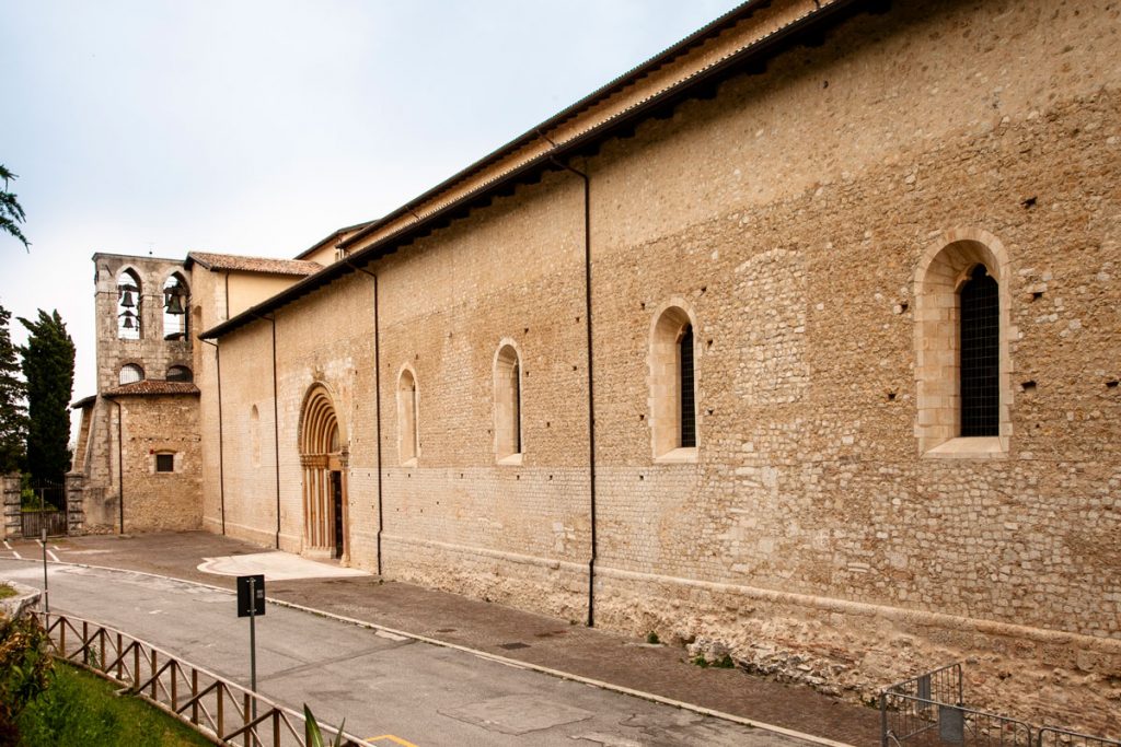 Fianco della basilica di Collemaggio e Campanile