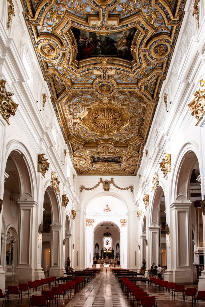Interni della basilica di San Bernardino all'Aquila