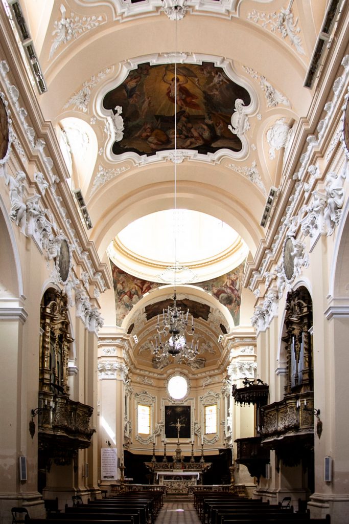 Interni della chiesa della Santissima Annunziata di Sulmona