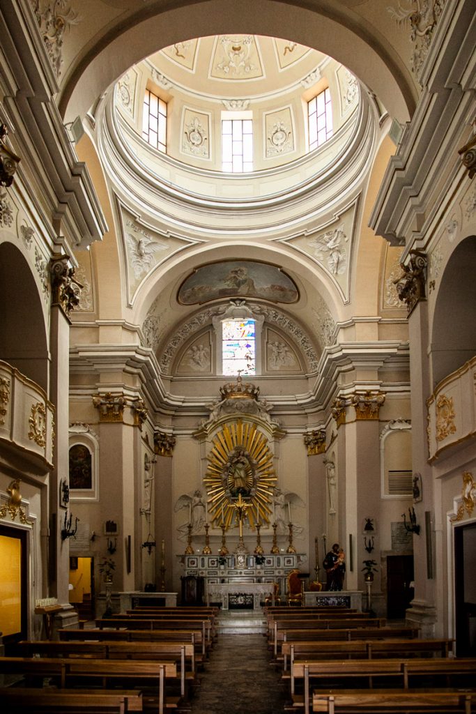 Interni della chiesa di San Filippo Neri