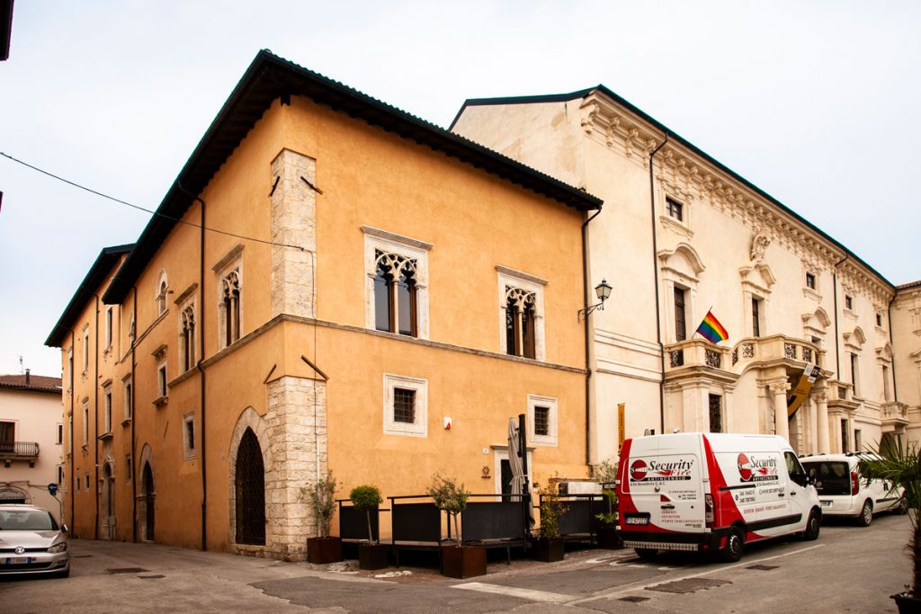 Palazzo Cappa Camponeschi e i suoi portali ad arco - L'Aquila