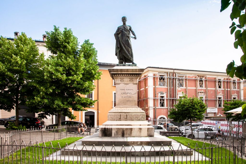 Piazza del Palazzo e statua di Gaio Sallustio Crispo