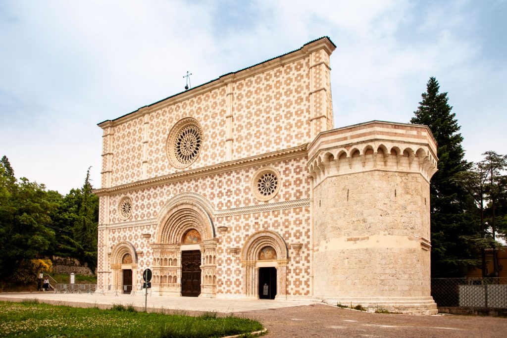 Torrione antico della basilica di Collemaggio - l'Aquila