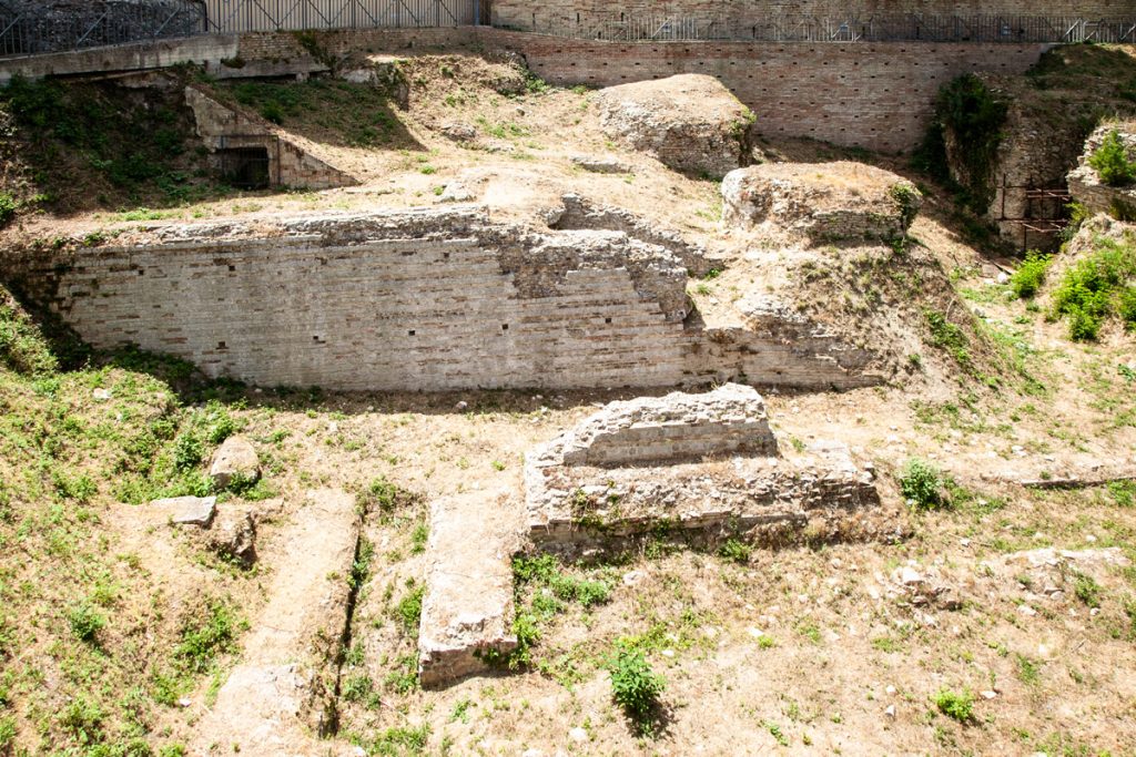 Antichi resti dell antico teatro romani di Atri