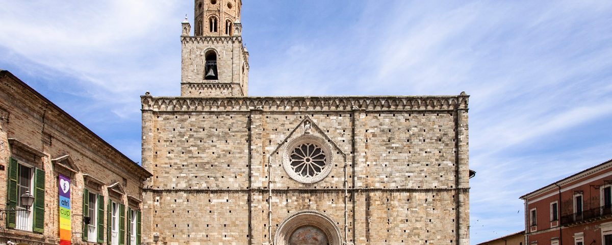 Facciata della cattedrale di Santa Maria Assunta