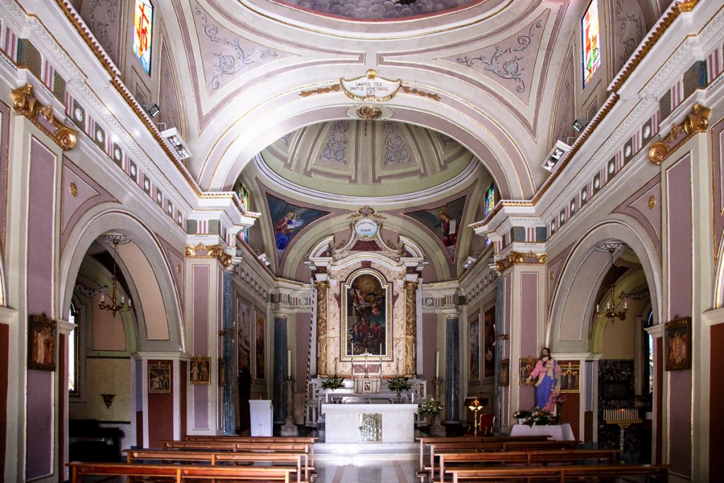 Interni della chiesa dei Santi Cosma e Damiano