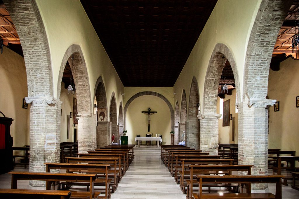 Navate interne della chiesa di San Nicola di Bari