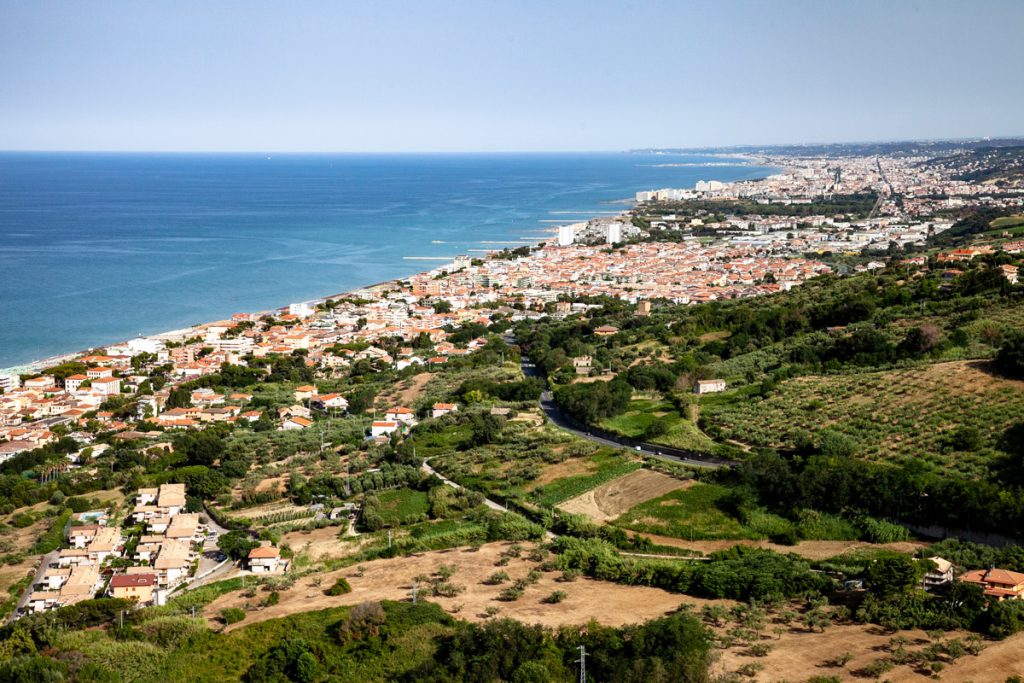 Panorama sulla costa adriatica dal belvedere di Silvi Paese