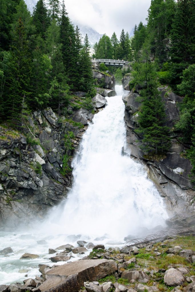 Il salto di 80 metri della cascata del Pedruc - Sentiero delle Cascate