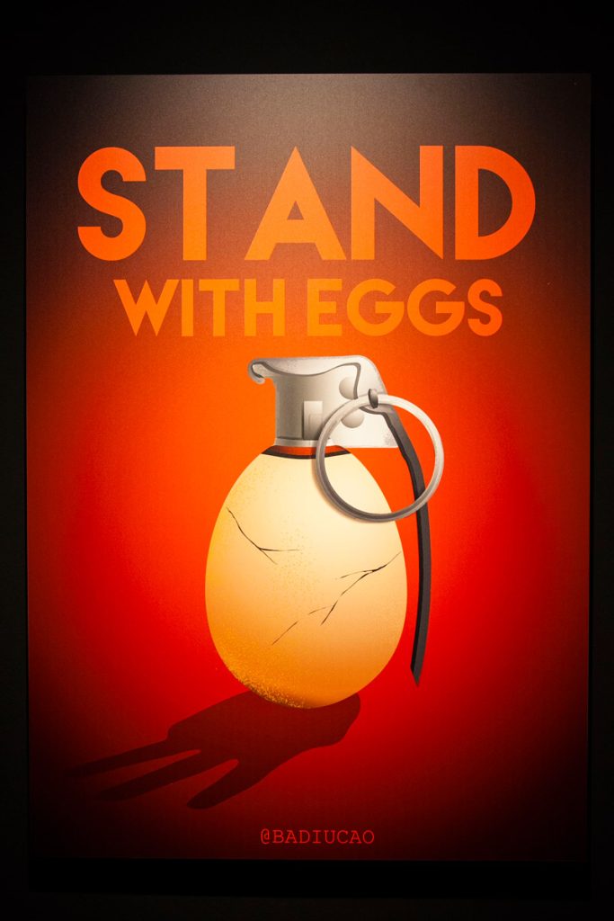 Stand with Eggs - Stampa digitale di Badiucao