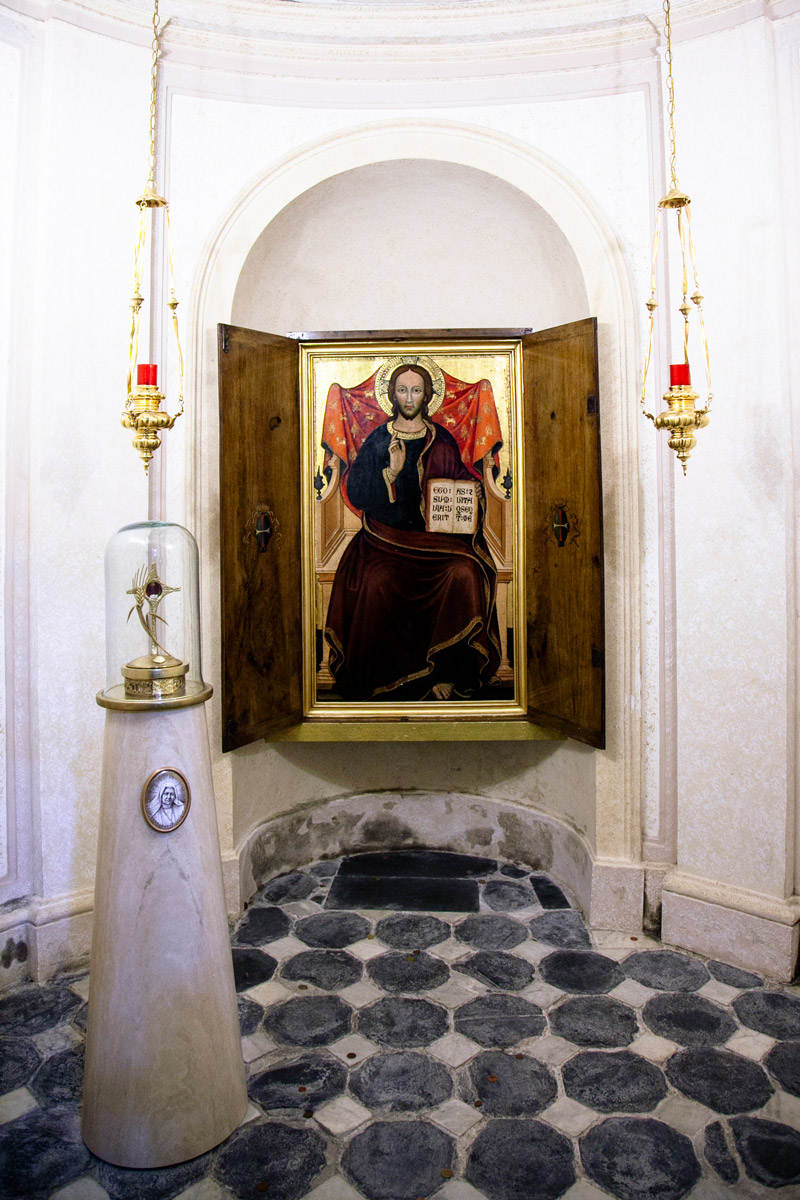 Affresco e reliquie nella cattedrale di San Pietro