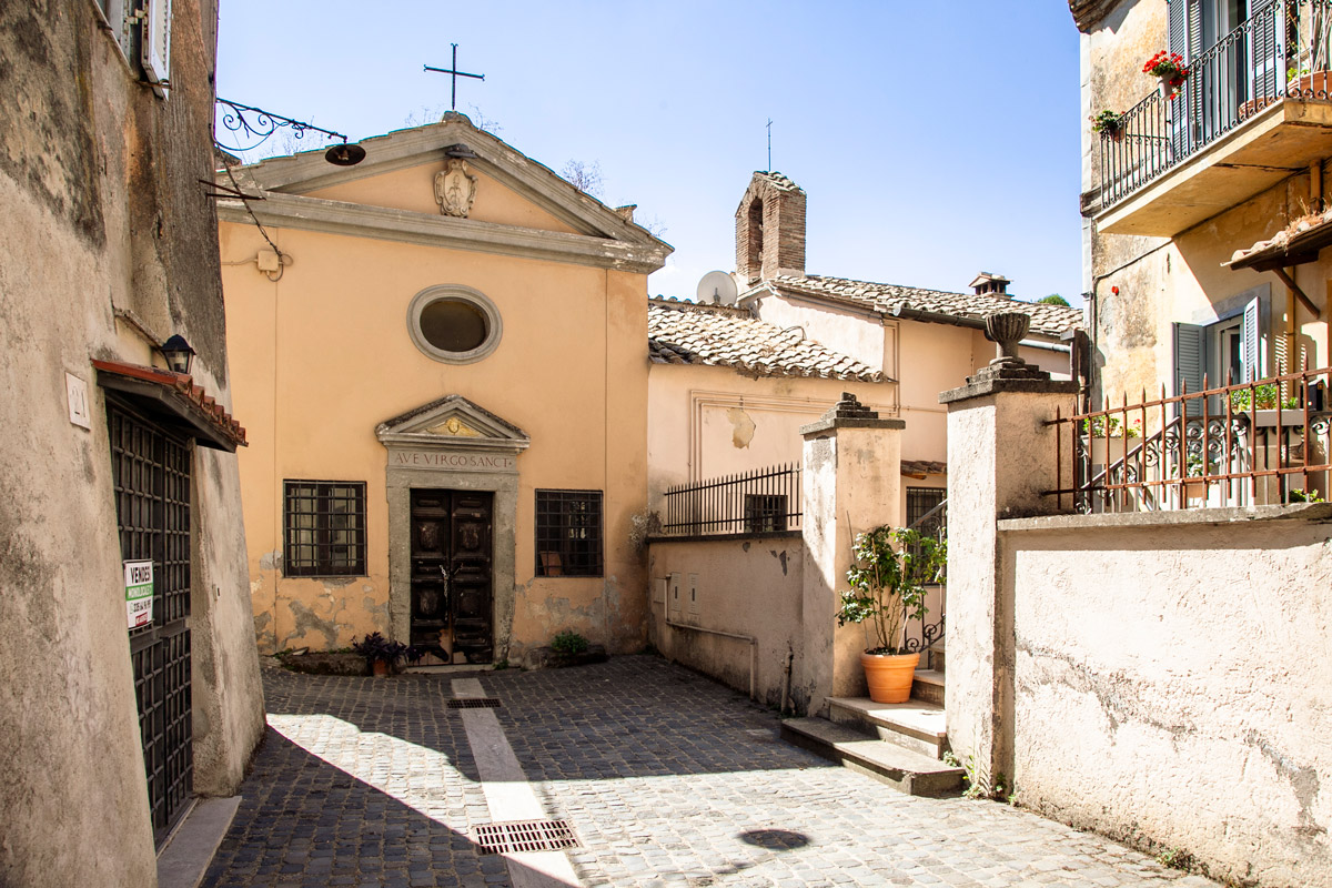 Ex chiesa della Madonna della Cona su piazza Cesare Battisti - Castel Gandolfo