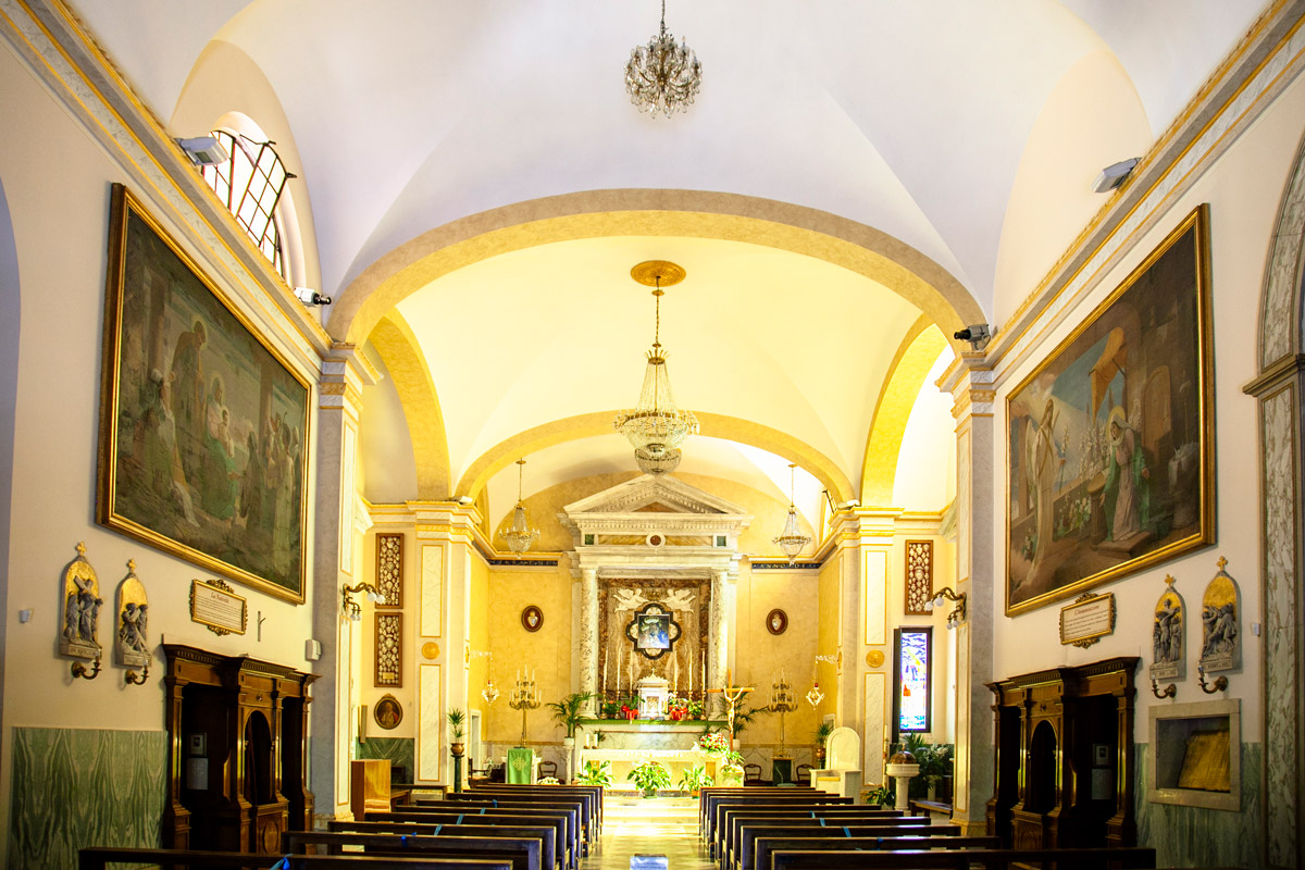 Interni della chiesa del Santuario di Santa Maria di Capocroce a Frascati