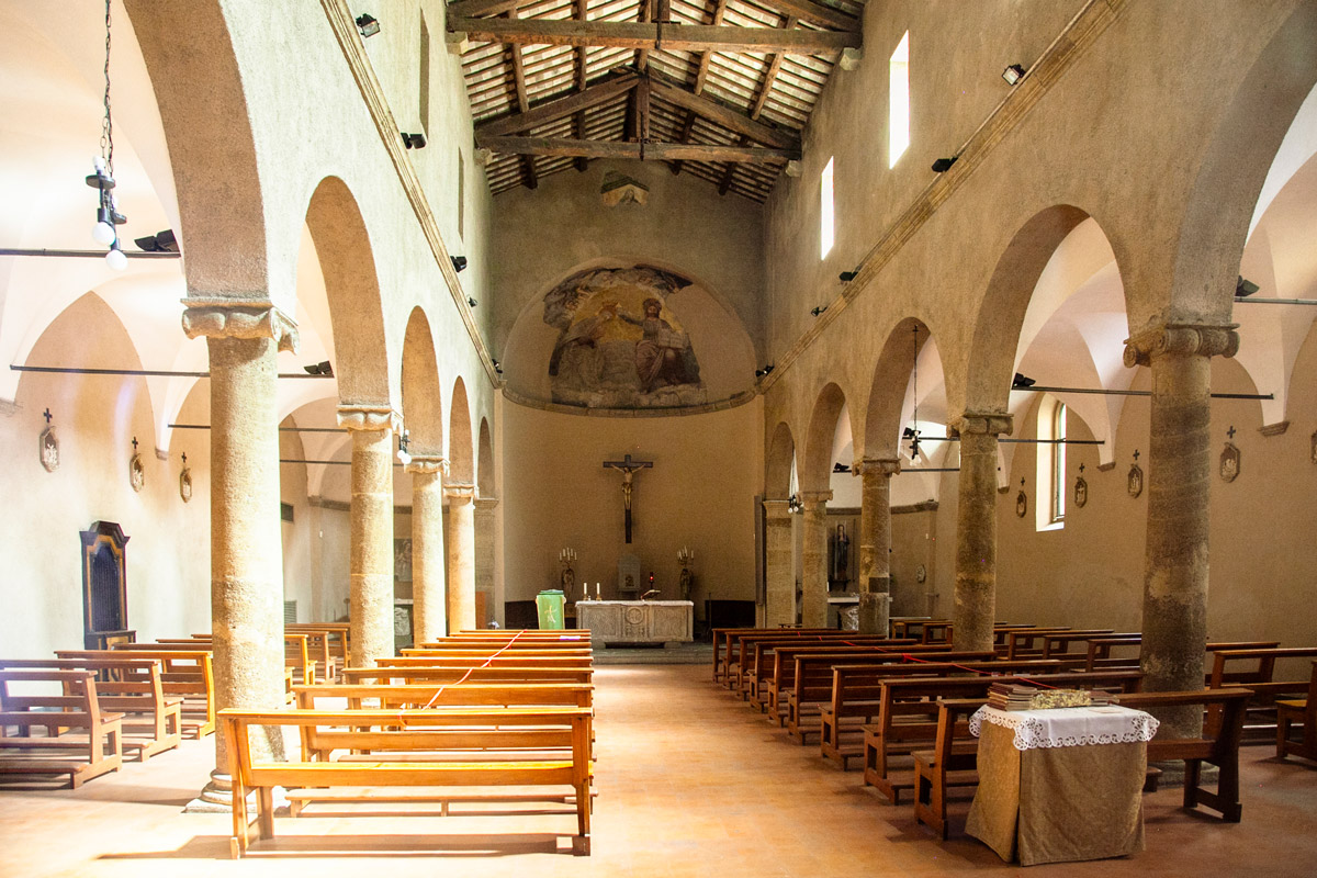 Interni della chiesa di Santa Maria in Vivario