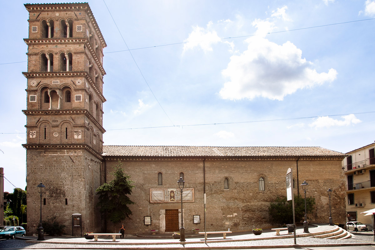 La chiesa e il campanile di San Pietro ad Albano Laziale