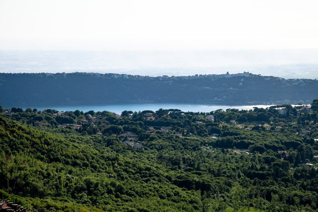 Lago di Albano visto da Rocca di Papa - Castello Romani e Vulcano Laziale