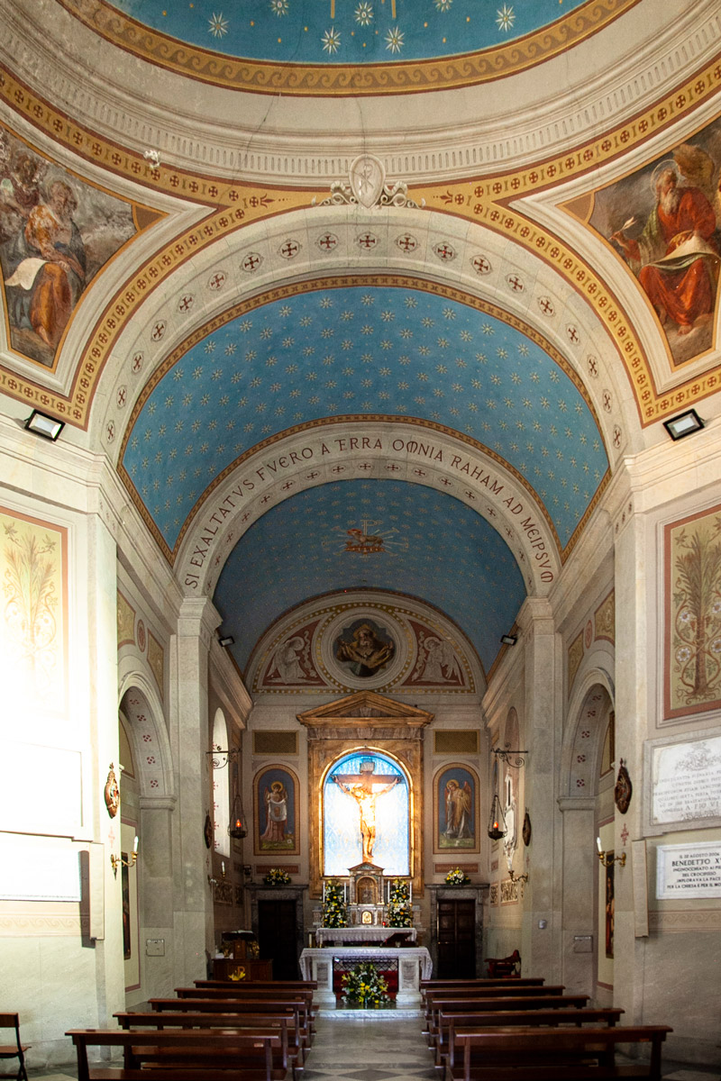 Interni del santuario del Santissimo Crocifisso