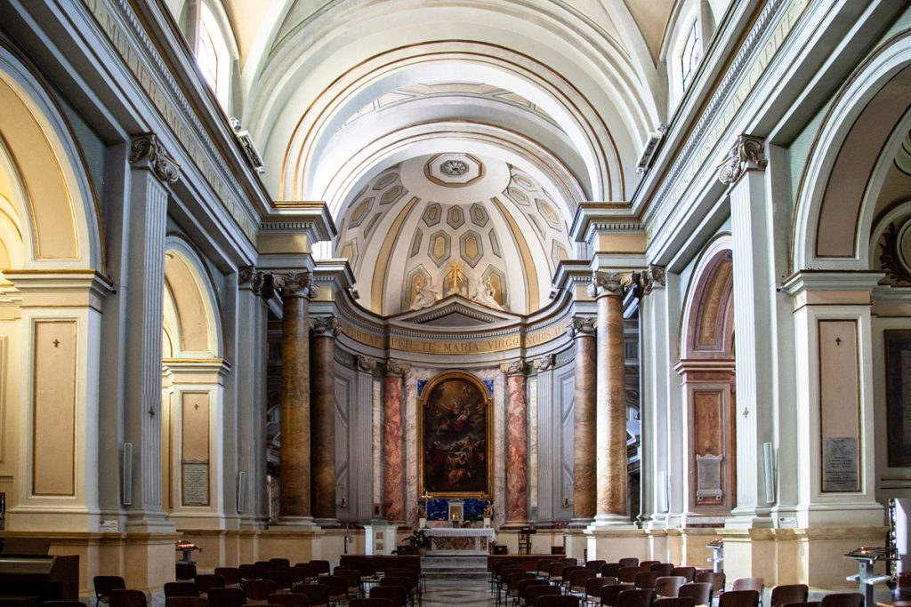 Interni della chiesa di Santa Maria del Trivio