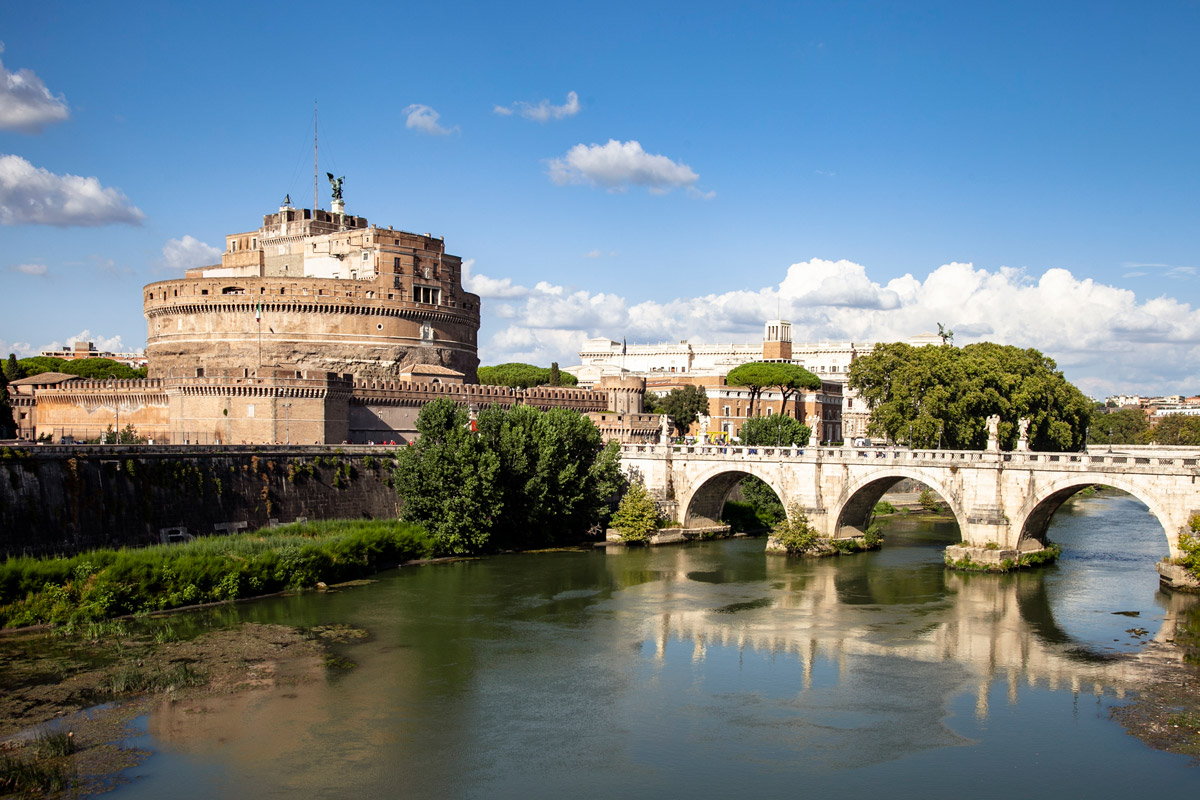 Castel Sant'Angelo di Roma e Ponte Sant'Angelo sul fiume Tevere