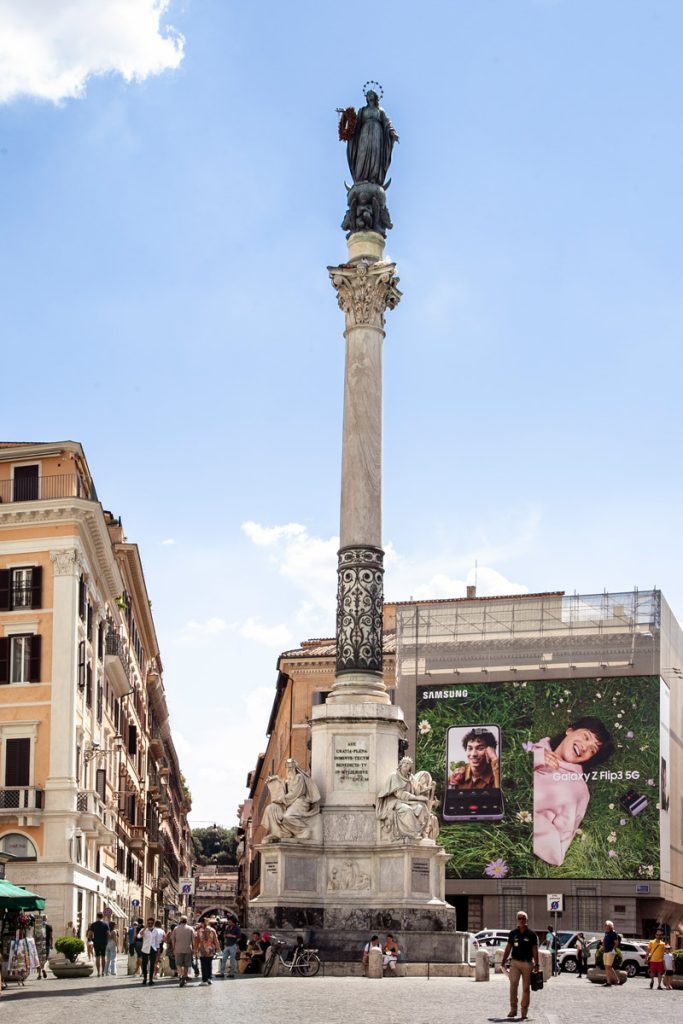 Colonna dell'Immacolata su piazza Mignanelli