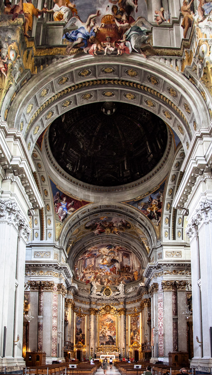 Interni della chiesa di Sant'Ignazio di Loyola e la cupola prospettica
