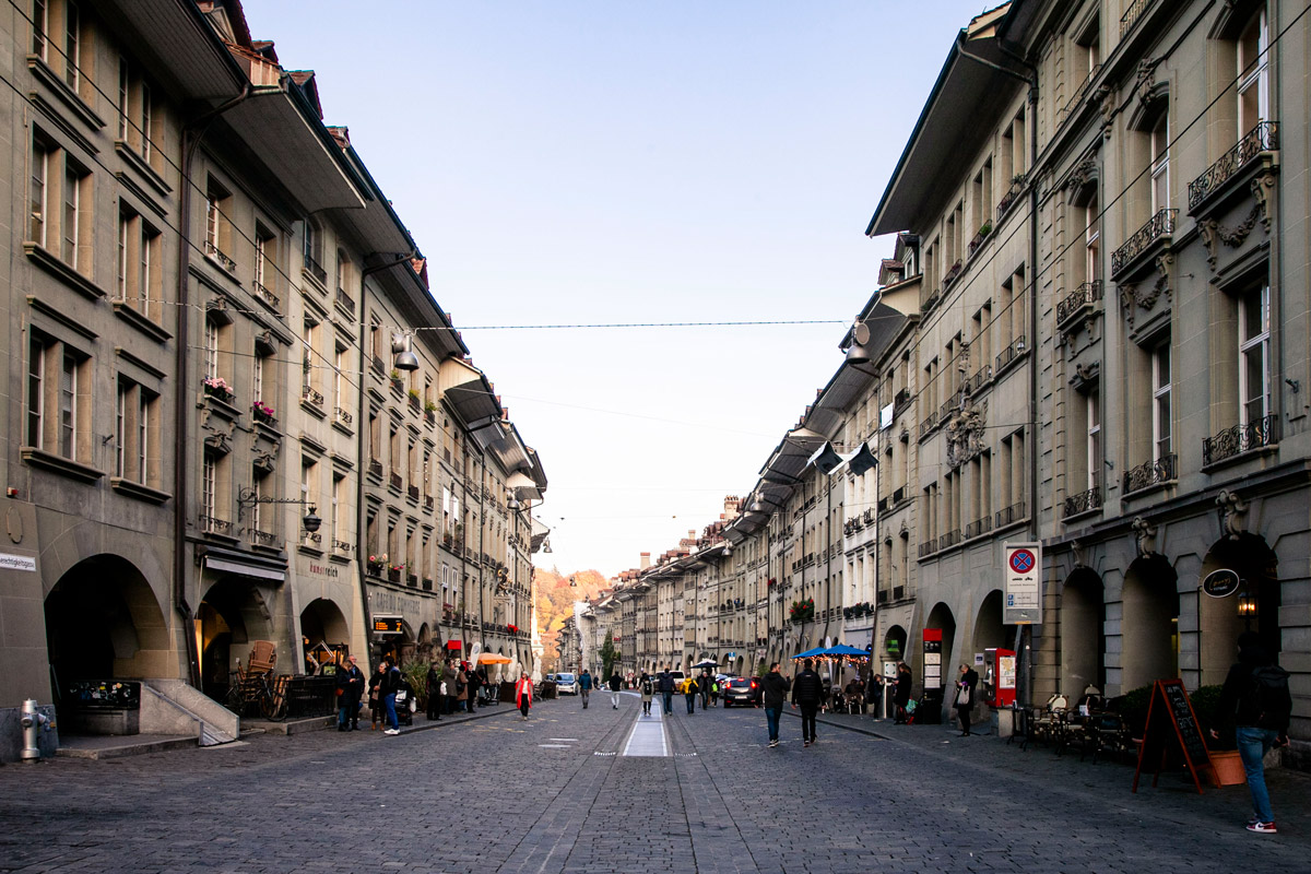 Kramgasse - Il quartiere antico di Berna con case medievali e portici