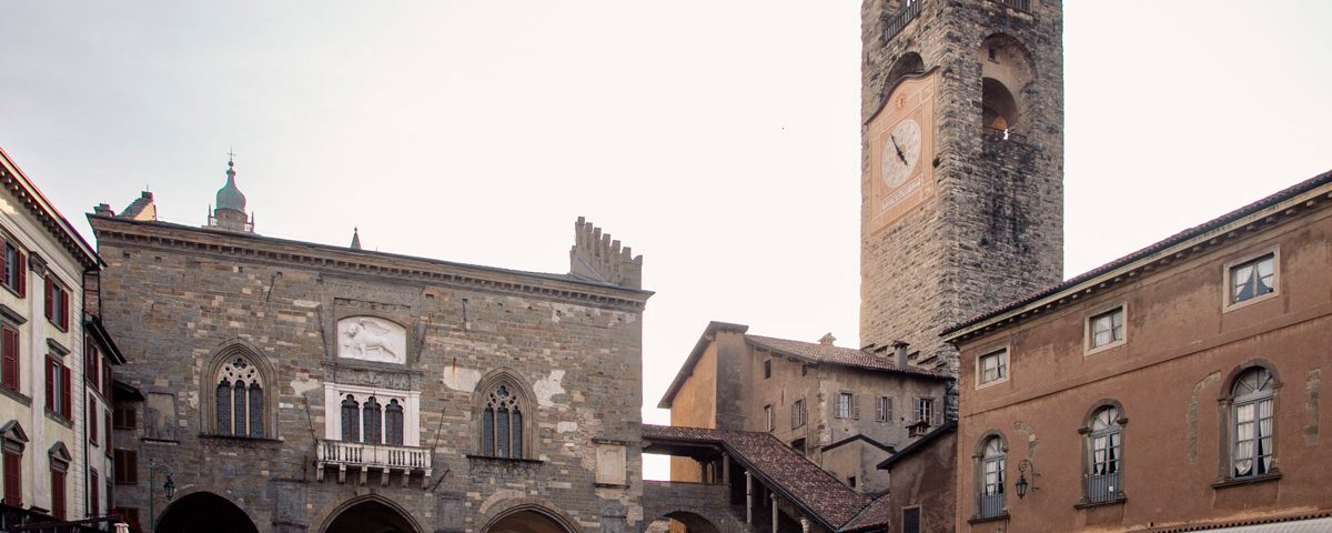 La bellissima piazza Vecchia di Bergamo