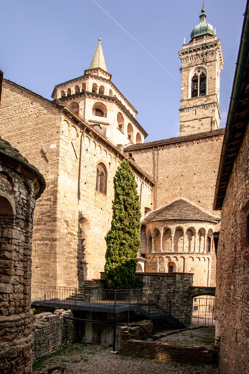La cappella di Santa Croce tra le chiese